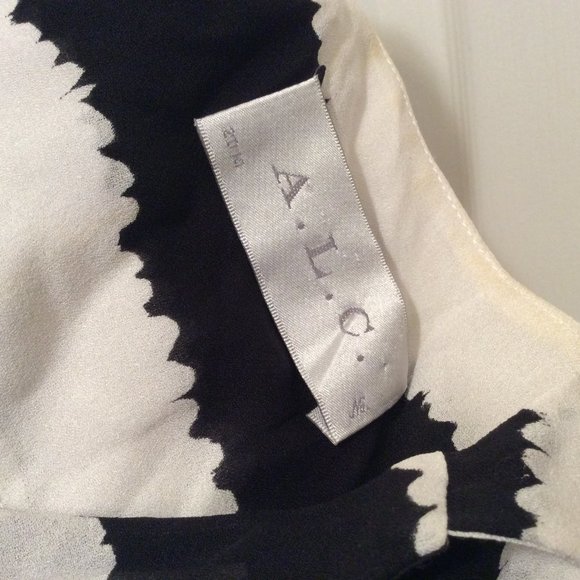 A.L.C. Top XS White Black Graphic Stripe Half Button Semi-Sheer Sleeveless - Picture 9 of 9